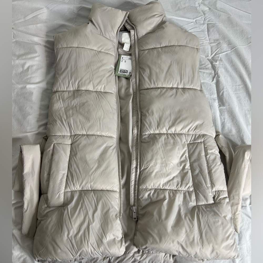 H&M cream puffer vest (NEVER WORN)